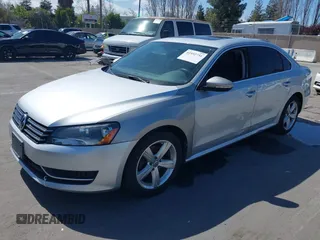 2012 Volkswagen Passat SE z VIN 1VWBP7A36CC068499, wystawiony jako IAAI lot #41932731 z przebiegiem 208 896 mil mil oraz . Historia ofert i sprzedaży dostępna na DreamBid. Obrazek 2.