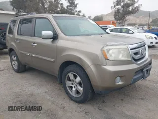 2011 Honda Pilot EX-L with VIN 5FNYF4H58BB101381, listed as a IAAI auction lot 41884398 with 292,139 mi miles. Bid and sale history available at carsss.com. Image 1.