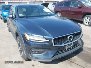 2022 Volvo V60 z VIN YV4102WK5N2092045, wystawiony jako IAAI lot #41793442 z przebiegiem 38 892 mil mil oraz . Historia ofert i sprzedaży dostępna na DreamBid. Obrazek 1.