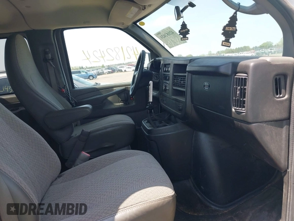 2013 Chevrolet Express Passenger LT z VIN 1GAZG1FG9D1153305, wystawiony jako IAAI lot #42182424 z przebiegiem 25 897 mil mil oraz . Historia ofert i sprzedaży dostępna na DreamBid. Obrazek 5.