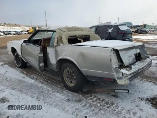 1983 Chevrolet Monte Carlo z VIN 1G1AZ37H5DR175751, wystawiony jako Copart lot #45337105 z przebiegiem 360 000 mil mil oraz Szkody całkowita. Historia ofert i sprzedaży dostępna na DreamBid. Obrazek 2.