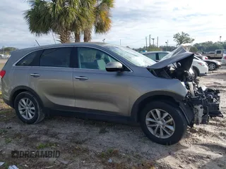 2018 Kia Sorento LX with VIN 5XYPG4A39JG385841, listed as a IAAI auction lot 41420471 with 1 mi miles. Bid and sale history available at carsss.com. Image 13.
