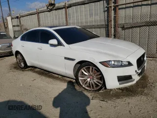 2016 Jaguar XF 35t Prestige with VIN SAJBE4BV5GCY14312, listed as a Copart auction lot 82659774 with 0 mi miles and Clean Title. Bid and sale history available at carsss.com. Image 4.