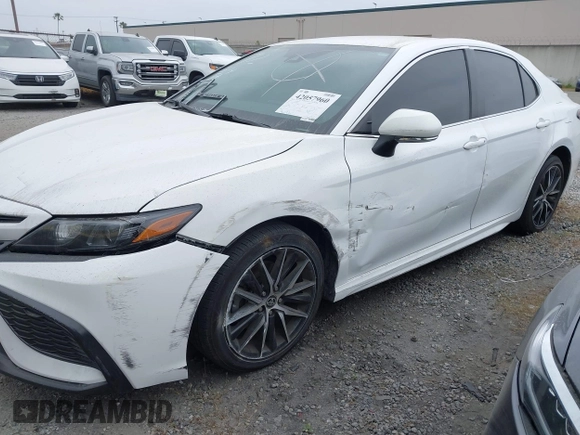 2022 Toyota Camry SE z VIN 4T1G11AK4NU675377, wystawiony jako IAAI lot #42057960 z przebiegiem 46 936 mil mil oraz . Historia ofert i sprzedaży dostępna na DreamBid. Obrazek 23.