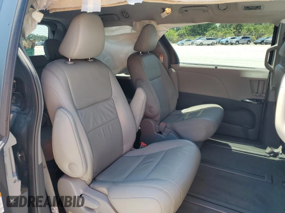 2017 Toyota Sienna XLE z VIN 5TDDZ3DC0HS188413, wystawiony jako Copart lot #53560135 z przebiegiem 187 950 mil mil oraz Szkoda całkowita • Salvage title. Historia ofert i sprzedaży dostępna na DreamBid. Obrazek 11.