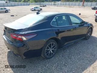 2022 Toyota Camry SE with VIN 4T1T11AK8NU700019, listed as a IAAI auction lot 40134654 with 34,662 mi miles. Bid and sale history available at carsss.com. Image 4.