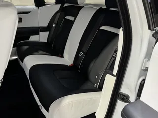 2022 Rolls-Royce Ghost Black Badge z VIN SCATD6C09NU209759, wystawiony jako IAAI lot #42301155 z przebiegiem 5631 mil mil oraz . Historia ofert i sprzedaży dostępna na DreamBid. Obrazek 8.