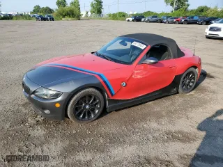 2005 BMW Z4 2.5i with VIN 4USBT33515LR70061, listed as a Copart auction lot 68570904 with 0 mi miles and Non Repairable. Bid and sale history available at carsss.com. Image 1.