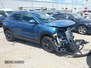 2024 Buick Encore GX Sport Touring z VIN KL4AMESL9RB141528, wystawiony jako IAAI lot #42807398 z przebiegiem Nie podano mil oraz . Historia ofert i sprzedaży dostępna na DreamBid. Obrazek 1.