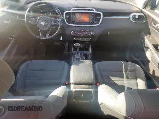 2017 Kia Sorento LX z VIN 5XYPG4A36HG211042, wystawiony jako Copart lot #48977085 z przebiegiem 130 892 mil mil oraz Szkoda całkowita • Salvage title. Historia ofert i sprzedaży dostępna na DreamBid. Obrazek 8.