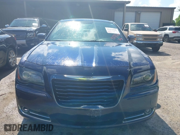 2014 Chrysler 300 S z VIN 2C3CCABG7EH281483, wystawiony jako IAAI lot #42272545 z przebiegiem 122 610 mil mil oraz . Historia ofert i sprzedaży dostępna na DreamBid. Obrazek 6.