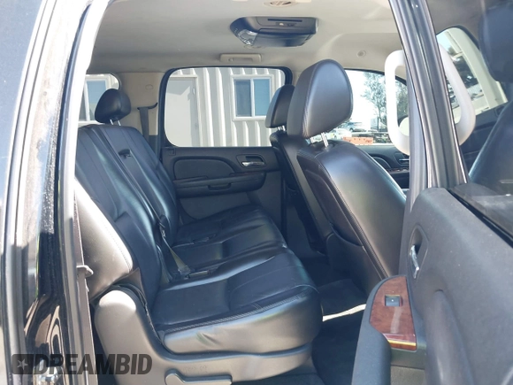 2007 Chevrolet Suburban LT with VIN 3GNFC16J07G243215, listed as a IAAI auction lot 41631673 with 200,990 mi miles and . Bid and sale history available at DreamBid. Image 8.