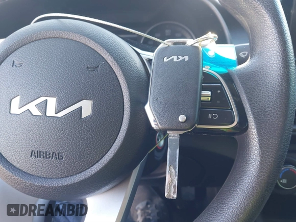 2022 Kia Forte LXS z VIN 3KPF24AD4NE472102, wystawiony jako IAAI lot #41810091 z przebiegiem 45 651 mil mil oraz . Historia ofert i sprzedaży dostępna na DreamBid. Obrazek 11.