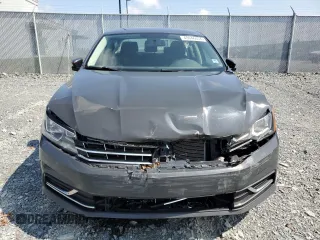 2018 Volkswagen Passat S z VIN 1VWAA7A32JC031105, wystawiony jako Copart lot #40646454 z przebiegiem 175 621 mil mil oraz Szkoda całkowita • Salvage title. Historia ofert i sprzedaży dostępna na DreamBid. Obrazek 5.