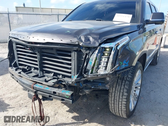 2017 Cadillac Escalade Premium Luxury z VIN 1GYS4CKJ5HR293450, wystawiony jako IAAI lot #41951478 z przebiegiem 51 882 mil mil oraz . Historia ofert i sprzedaży dostępna na DreamBid. Obrazek 6.