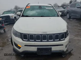 2019 Jeep Compass Latitude with VIN 3C4NJDBB3KT766898, listed as a Copart auction lot 85797534 with 17,398 mi miles and Salvage title. Bid and sale history available at DreamBid. Image 5.
