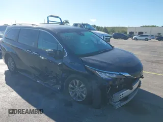 2023 Toyota Sienna XLE z VIN 5TDJSKFC6PS099555, wystawiony jako IAAI lot #41743763 z przebiegiem 23 516 mil mil oraz . Historia ofert i sprzedaży dostępna na DreamBid. Obrazek 1.