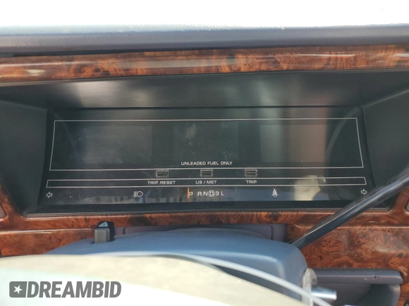 1992 Chrysler LeBaron z VIN 3C3XA5633NT336573, wystawiony jako Copart lot #54551495 z przebiegiem Nie podano mil oraz Tytuł czysty. Historia ofert i sprzedaży dostępna na DreamBid. Obrazek 9.
