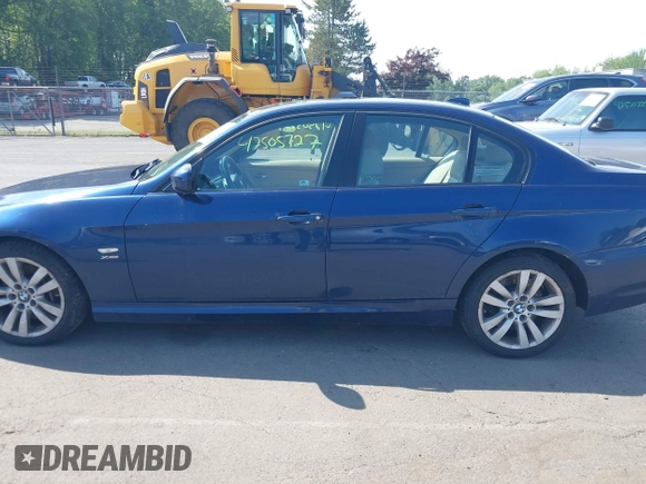 2011 BMW 3 Series 335i xDrive z VIN WBAPL5G53BNN22645, wystawiony jako IAAI lot #42505727 z przebiegiem 136 518 mil mil oraz . Historia ofert i sprzedaży dostępna na DreamBid. Obrazek 14.