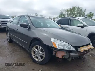 2006 Honda Accord EX-L z VIN 1HGCM56876A102556, wystawiony jako IAAI lot #42155187 z przebiegiem 241 901 mil mil oraz . Historia ofert i sprzedaży dostępna na DreamBid. Obrazek 1.