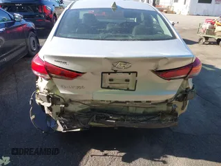 2017 Hyundai Elantra SE z VIN 5NPD84LFXHH209973, wystawiony jako IAAI lot #42124541 z przebiegiem 103 676 mil mil oraz . Historia ofert i sprzedaży dostępna na DreamBid. Obrazek 6.