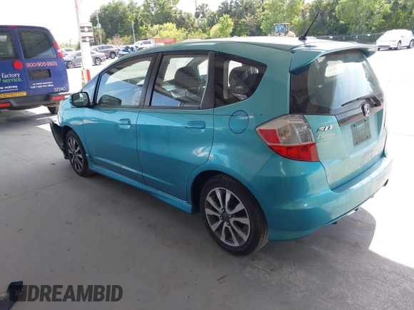 2013 Honda Fit Sport z VIN JHMGE8H54DC026019, wystawiony jako IAAI lot #42125500 z przebiegiem 139 285 mil mil oraz . Historia ofert i sprzedaży dostępna na DreamBid. Obrazek 3.