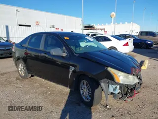 2008 Ford Focus SE z VIN 1FAHP35N48W207350, wystawiony jako IAAI lot #41247871 z przebiegiem 236 751 mil mil oraz . Historia ofert i sprzedaży dostępna na DreamBid. Obrazek 1.