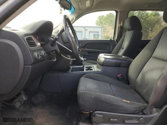 2010 Chevrolet Avalanche LS with VIN 3GNVKEE04AG225547, listed as a Copart auction lot 82215084 with 203,350 mi miles and Clean Title. Bid and sale history available at carsss.com. Image 7.