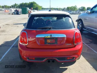2014 MINI Hardtop S z VIN WMWXM7C52ET969336, wystawiony jako IAAI lot #42112470 z przebiegiem 112 107 mil mil oraz . Historia ofert i sprzedaży dostępna na DreamBid. Obrazek 16.