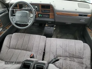 1993 Dodge Dynasty LE z VIN 1B3XC56R3PD124521, wystawiony jako Copart lot #51825725 z przebiegiem 94 336 mil mil oraz Szkoda całkowita • Salvage title. Historia ofert i sprzedaży dostępna na DreamBid. Obrazek 8.