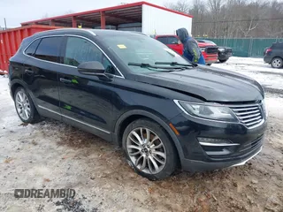 2015 Lincoln MKC z VIN 5LMCJ1A96FUJ24006, wystawiony jako IAAI lot #41532967 z przebiegiem 100 082 mil mil oraz . Historia ofert i sprzedaży dostępna na DreamBid. Obrazek 1.