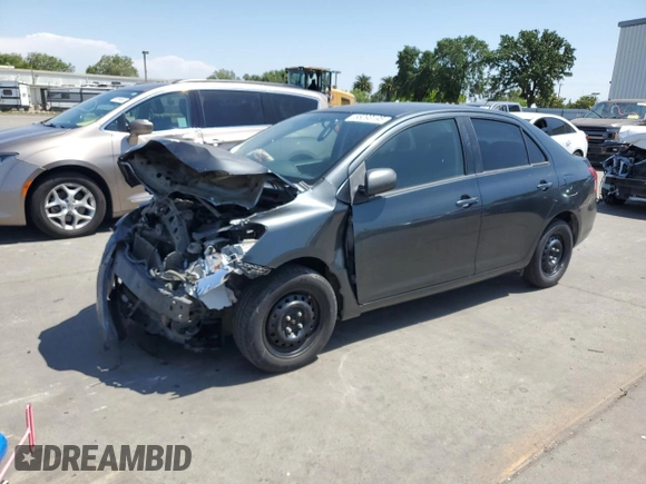 2008 Toyota Yaris z VIN JTDBT923381297038, wystawiony jako Copart lot #55093195 z przebiegiem 295 991 mil mil oraz Nie do naprawy • Non repairable. Historia ofert i sprzedaży dostępna na DreamBid. Obrazek 1.