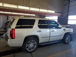 2007 Cadillac Escalade z VIN 1GYEC63847R304577, wystawiony jako Copart lot #45904605 z przebiegiem 153 319 mil mil oraz Szkoda całkowita • Salvage title. Historia ofert i sprzedaży dostępna na DreamBid. Obrazek 3.