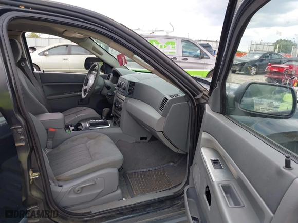2005 Jeep Grand Cherokee Laredo with VIN 1J4GS48K65C570266, listed as a IAAI auction lot 42026624 with 162,512 mi miles. Bid and sale history available at carsss.com. Image 5.
