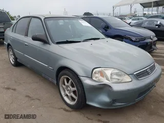 2000 Honda Civic VP with VIN 2HGEJ6613YH573635, listed as a IAAI auction lot 42099695 with 235,772 mi miles. Bid and sale history available at carsss.com. Image 1.