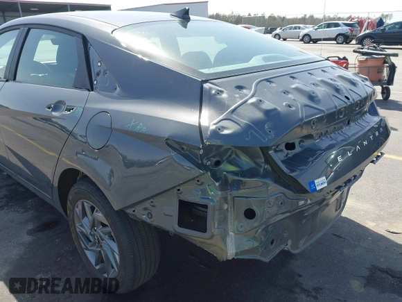 2024 Hyundai Elantra SEL with VIN KMHLM4DGXRU740964, listed as a IAAI auction lot 41698555 with 9,467 mi miles. Bid and sale history available at carsss.com. Image 6.