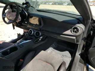 2020 Chevrolet Camaro ZL1 with VIN 1G1FJ3D62L0105059, listed as a Copart auction lot 69862534 with 0 mi miles and Salvage Title. Bid and sale history available at carsss.com. Image 8.