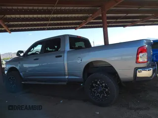 2022 Ram 2500 Big Horn z VIN 3C6UR5DLXNG306254, wystawiony jako IAAI lot #42191332 z przebiegiem 54 189 mil mil oraz . Historia ofert i sprzedaży dostępna na DreamBid. Obrazek 14.