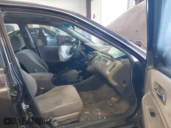 1999 Honda Accord EX z VIN 1HGCG5658XA034945, wystawiony jako IAAI lot #41687146 z przebiegiem 234 497 mil mil oraz . Historia ofert i sprzedaży dostępna na DreamBid. Obrazek 5.