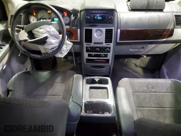 2010 Chrysler Town & Country Touring z VIN 2A4RR5D13AR351984, wystawiony jako Copart lot #82829684 z przebiegiem 258 151 mil mil oraz Czysty tytuł • Clean title. Historia ofert i sprzedaży dostępna na DreamBid. Obrazek 8.
