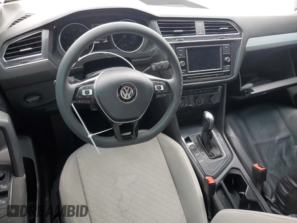 2020 Volkswagen Tiguan S z VIN 3VV1B7AX1LM152875, wystawiony jako Copart lot #62441255 z przebiegiem 107 304 mil mil oraz Szkoda całkowita • Salvage title. Historia ofert i sprzedaży dostępna na DreamBid. Obrazek 8.