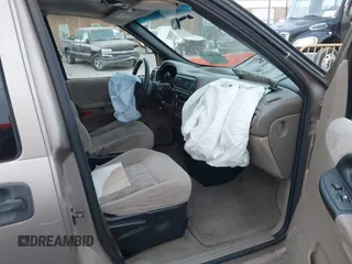 2002 Chevrolet Venture Plus 1SB Pkg with VIN 1GNDX03EX2D200441, listed as a IAAI auction lot 41406125 with 105,274 mi miles. Bid and sale history available at carsss.com. Image 5.