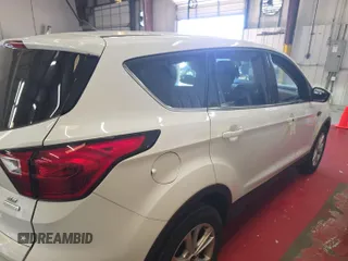 2019 Ford Escape SE z VIN 1FMCU0GD5KUC07713, wystawiony jako IAAI lot #42524778 z przebiegiem 86 392 mil mil oraz . Historia ofert i sprzedaży dostępna na DreamBid. Obrazek 17.