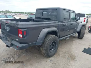 2020 Jeep Gladiator Overland with VIN 1C6HJTFG8LL166086, listed as a IAAI auction lot 42016222 with 102,232 mi miles and . Bid and sale history available at DreamBid. Image 4.