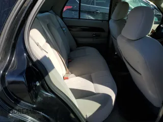 2007 Mercury Grand Marquis GS z VIN 2MEFM74V67X610637, wystawiony jako Copart lot #46665925 z przebiegiem 87 767 mil mil oraz Szkoda całkowita • Salvage title. Historia ofert i sprzedaży dostępna na DreamBid. Obrazek 10.