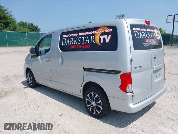 2013 Nissan NV200 SV z VIN 3N6CM0KN5DK692696, wystawiony jako IAAI lot #42487507 z przebiegiem 166 634 mil mil oraz . Historia ofert i sprzedaży dostępna na DreamBid. Obrazek 3.