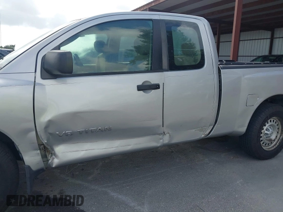 2008 Nissan Titan XE z VIN 1N6BA06A48N358946, wystawiony jako IAAI lot #42456610 z przebiegiem 217 552 mil mil oraz . Historia ofert i sprzedaży dostępna na DreamBid. Obrazek 6.