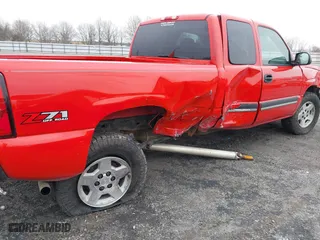 2006 Chevrolet Silverado 1500 LT2 with VIN 1GCEK19B06Z140810, listed as a IAAI auction lot 41564712 with 352,233 mi miles. Bid and sale history available at carsss.com. Image 6.