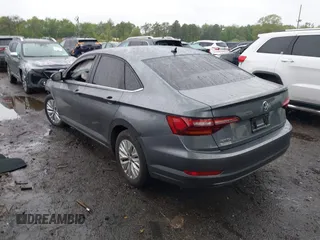 2019 Volkswagen Jetta S z VIN 3VWC57BU7KM232096, wystawiony jako IAAI lot #42317927 z przebiegiem 98 615 mil mil oraz . Historia ofert i sprzedaży dostępna na DreamBid. Obrazek 3.