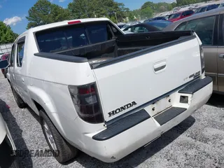 2006 Honda Ridgeline RTL z VIN 2HJYK16506H512654, wystawiony jako IAAI lot #42245264 z przebiegiem 303 551 mil mil oraz . Historia ofert i sprzedaży dostępna na DreamBid. Obrazek 3.